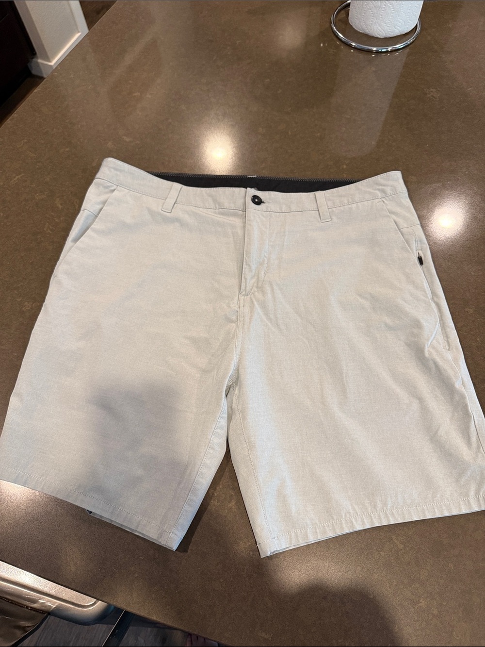 Mens Vuori shorts - size 36 
8 inch length